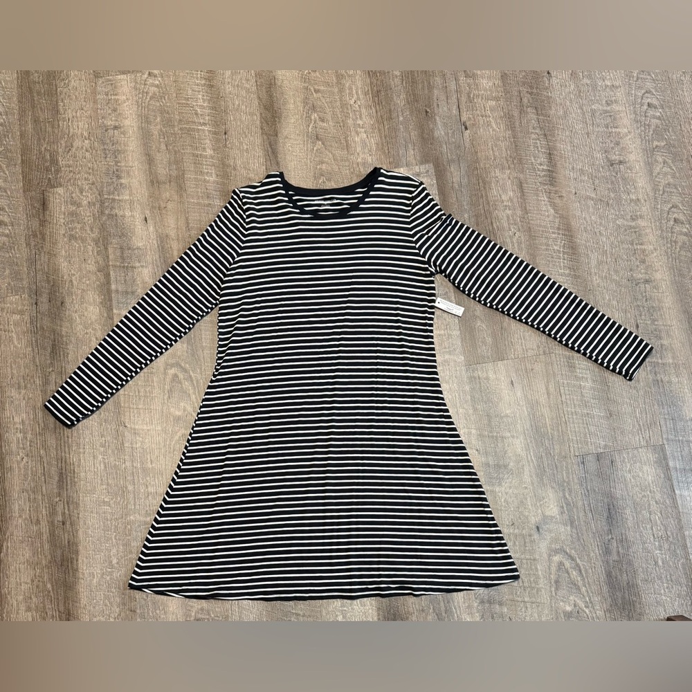 Amazon Essentials Black and White Striped Top B1